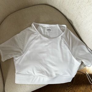 Alo Yoga White Cropped Top with built-in Padding and mesh sleeves size S